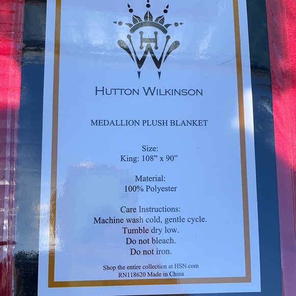 Hutton Wilkinson Medallion Plush Blanket - Picture 2 of 5